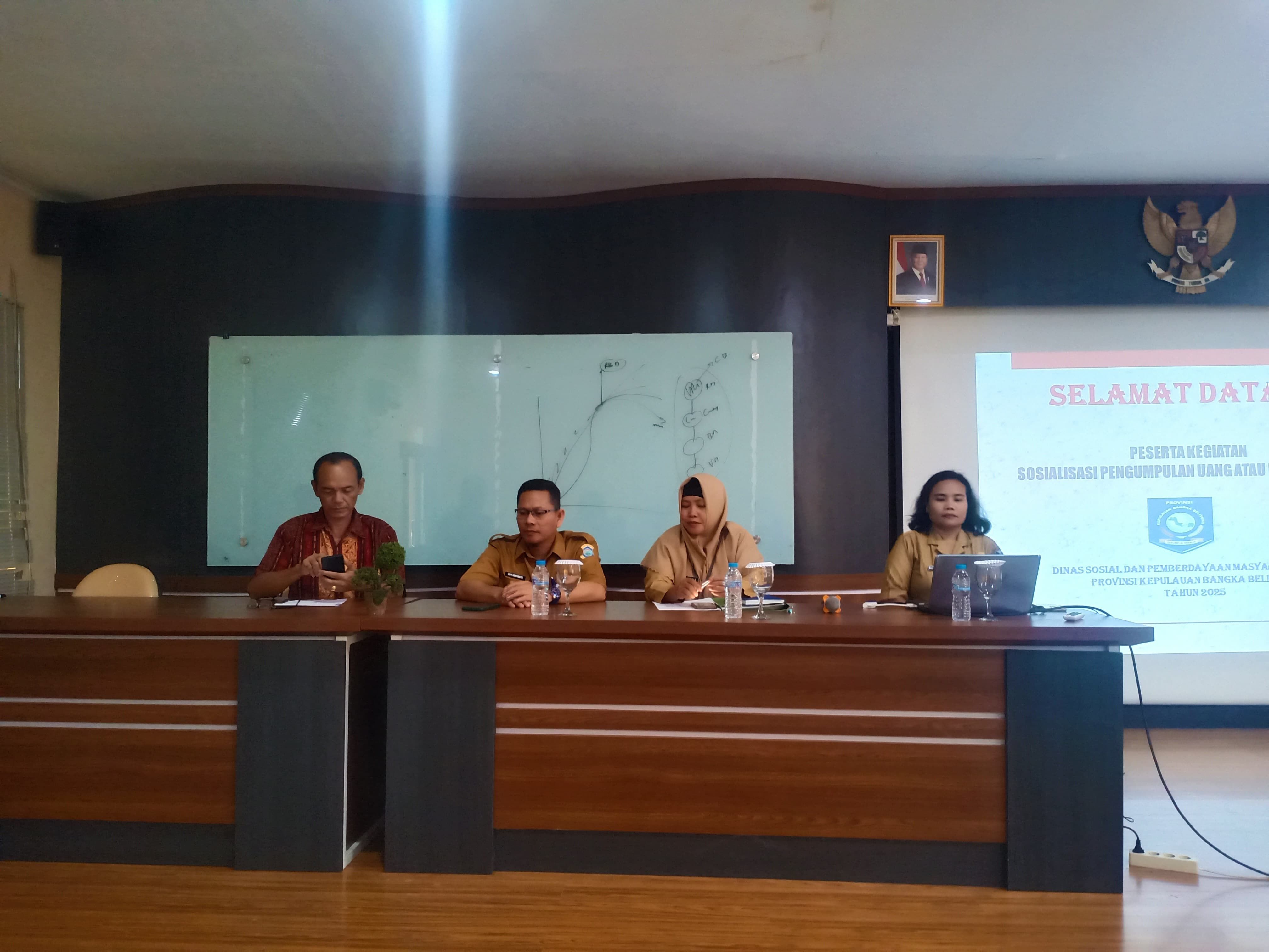 Dinas Sosial dan Pemberdayaan Masyarakat Desa Provinsi Kepulauan Bangka Belitung bekerja sama dengan Dinas Sosial Kota Pangkalpinang menggelar sosialisasi Penyelenggaraan Pengumpulan Uang atau Barang (PUB) di Universitas Pertiba