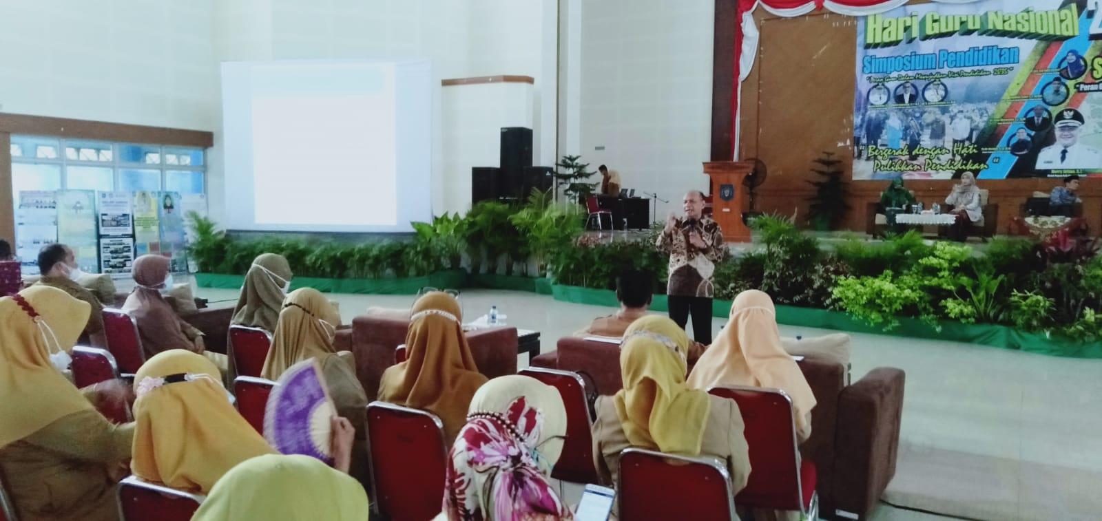 Ketua STIE PERTIBA Wargianto berikan seminar Peran Guru menyiapkan memberikan Semangat Kewirausahaan yang kreatif.