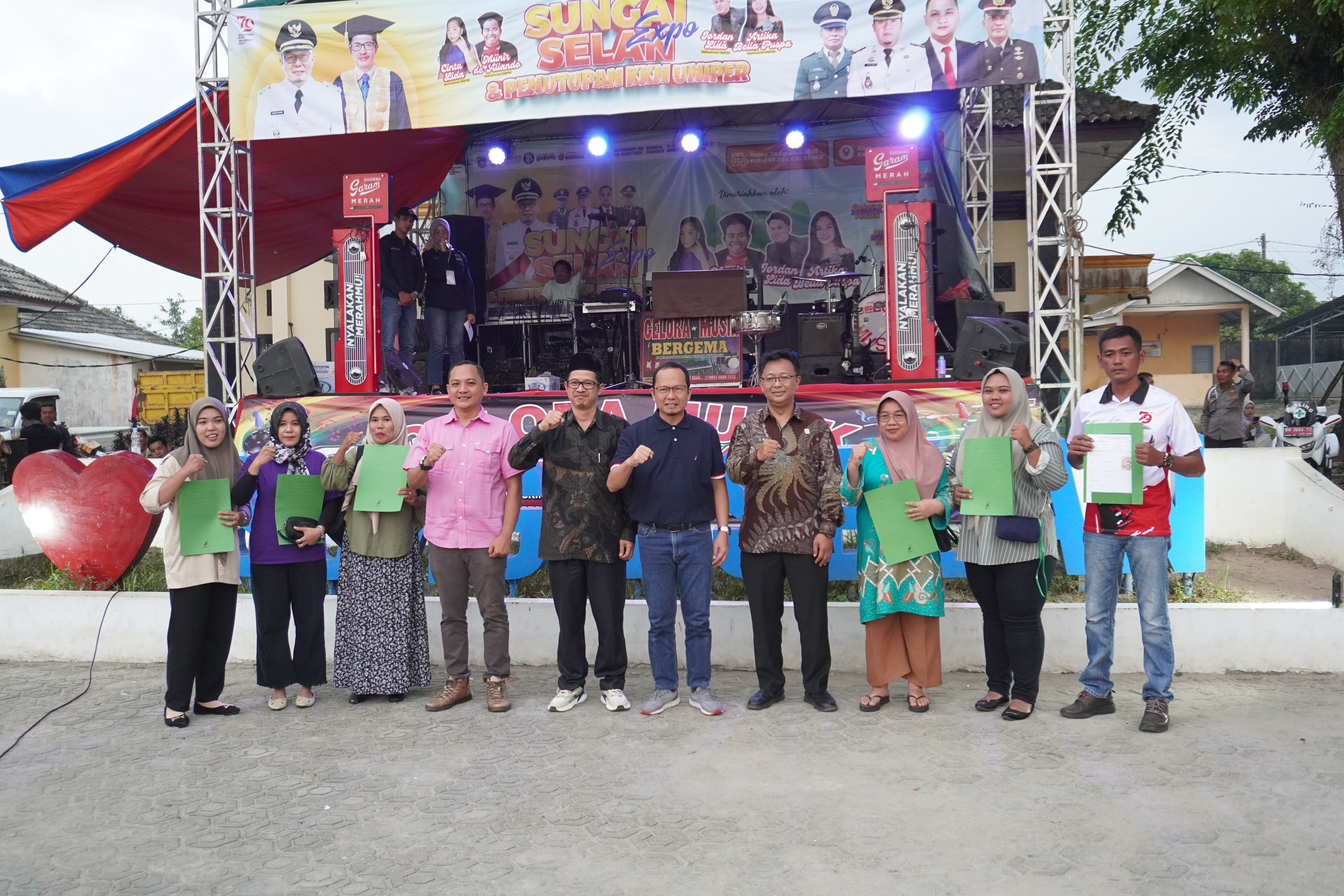 Penutupan KKN Universitas Pertiba di Alun Alun  Sungai Selan Di Meriahkan Expo UMKM  Kolaborasi Pengabdian dan Pemberdayaan