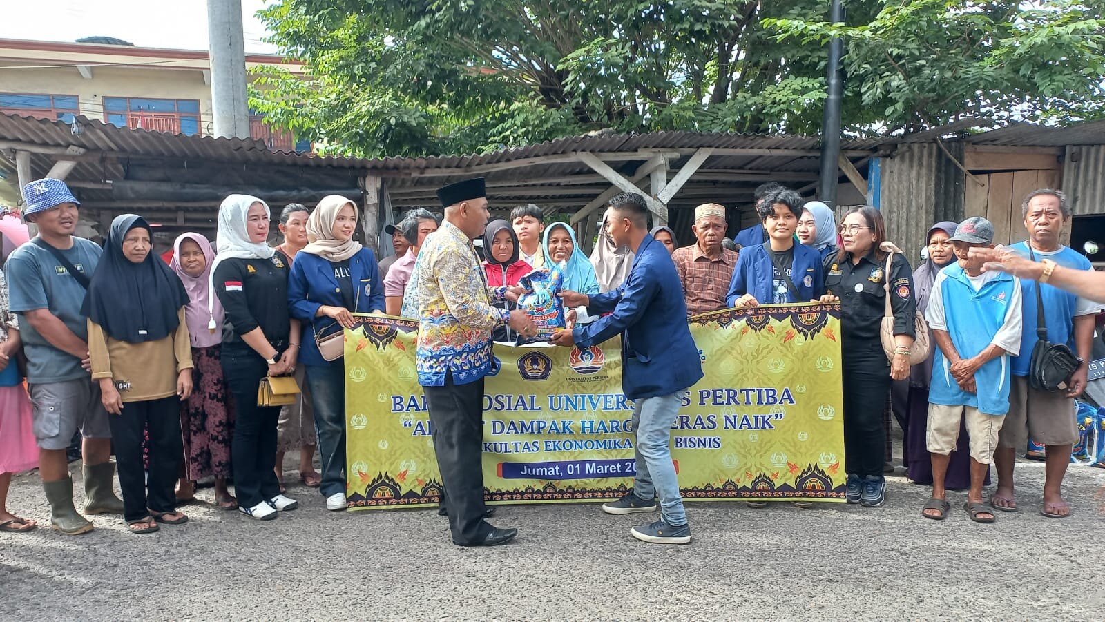 Universitas Pertiba Berbagi Melalui Bakti Sosial dengan Distribusi 100 Sak Beras