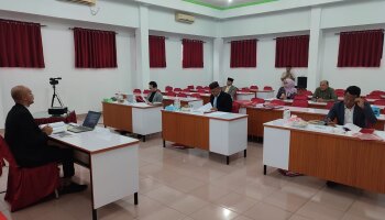Sidang Komprehensif Tesis Program Studi Magister Ilmu Hukum Universitas Pertiba