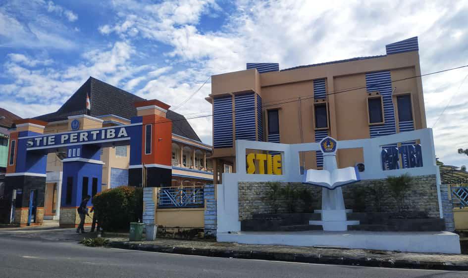 STIE PERTIBA Bangun Tugu Pena dan Buku Wujud Pentingnya Pendidikan