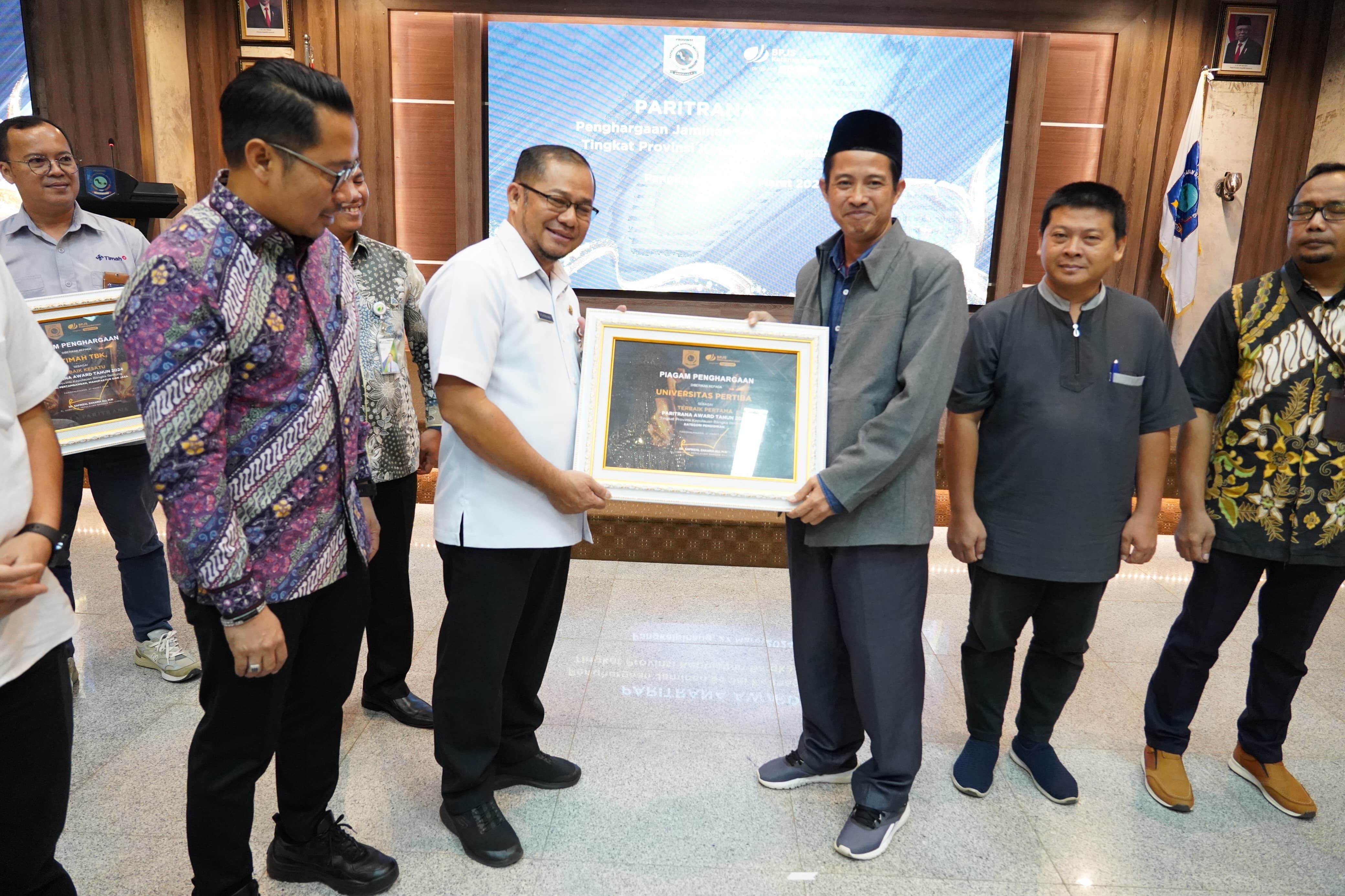 UNIVERSITAS PERTIBA DIANUGERAHI PARITRANA AWARD 2024 OLEH BPJS KETENAGAKERJAAN BANGKA BELITUNG ATAS KEPESERTAAN KARYAWAN DALAM PROGRAM
