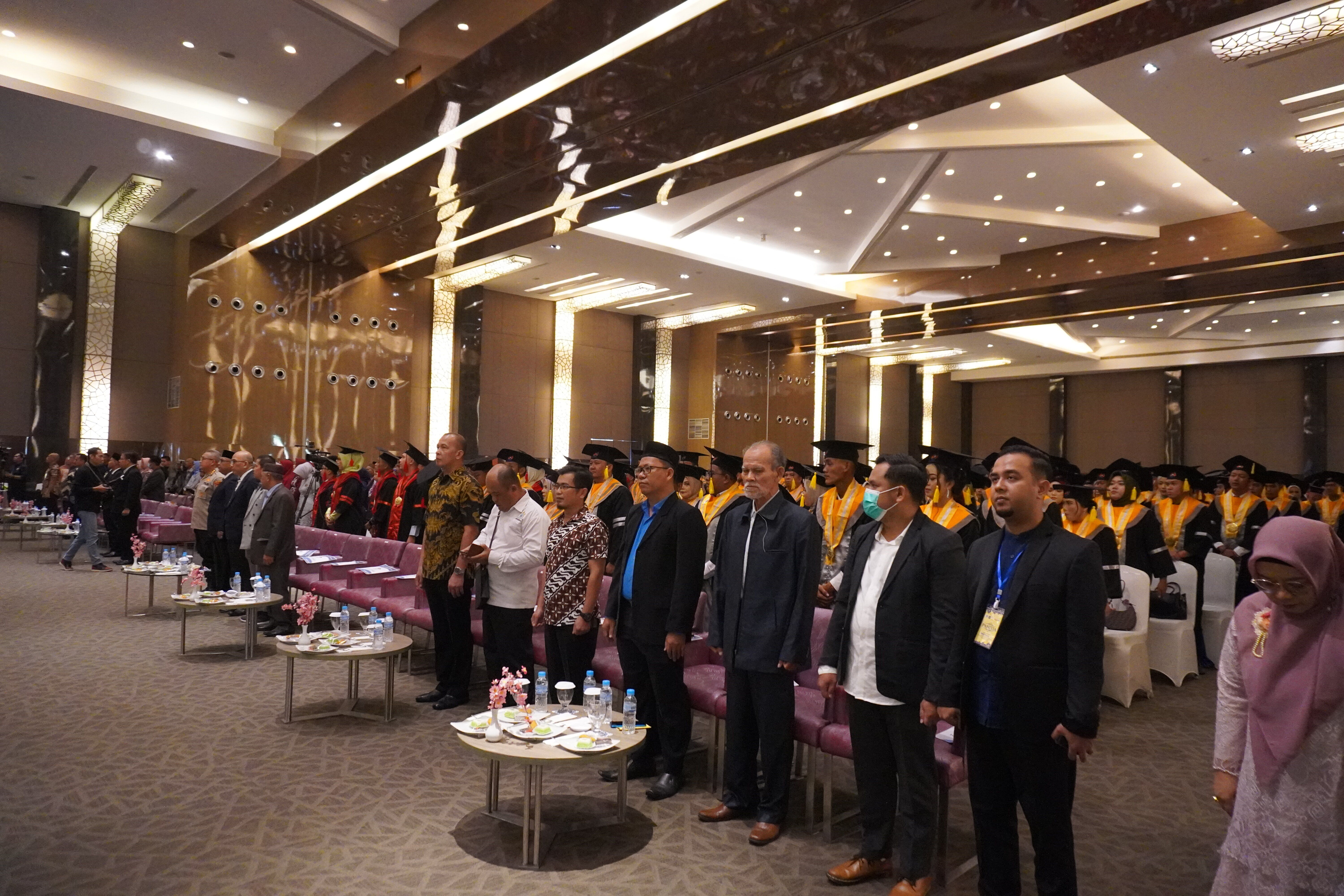 Wisuda ke-1 Sarjana dan Magister Universitas Pertiba